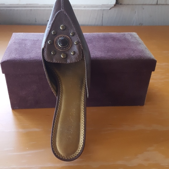 Shoes - Picture 4 of 7